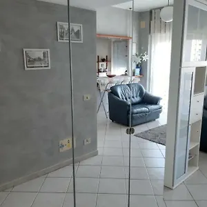 Lory Flat Near Skatepark Fiumicino Airport Апартаменты